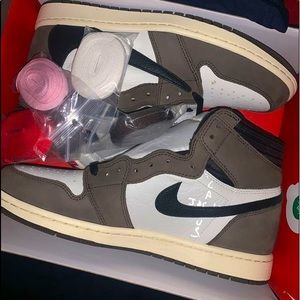 (TRAVIS X JORDAN) Jordan 1s deadstock